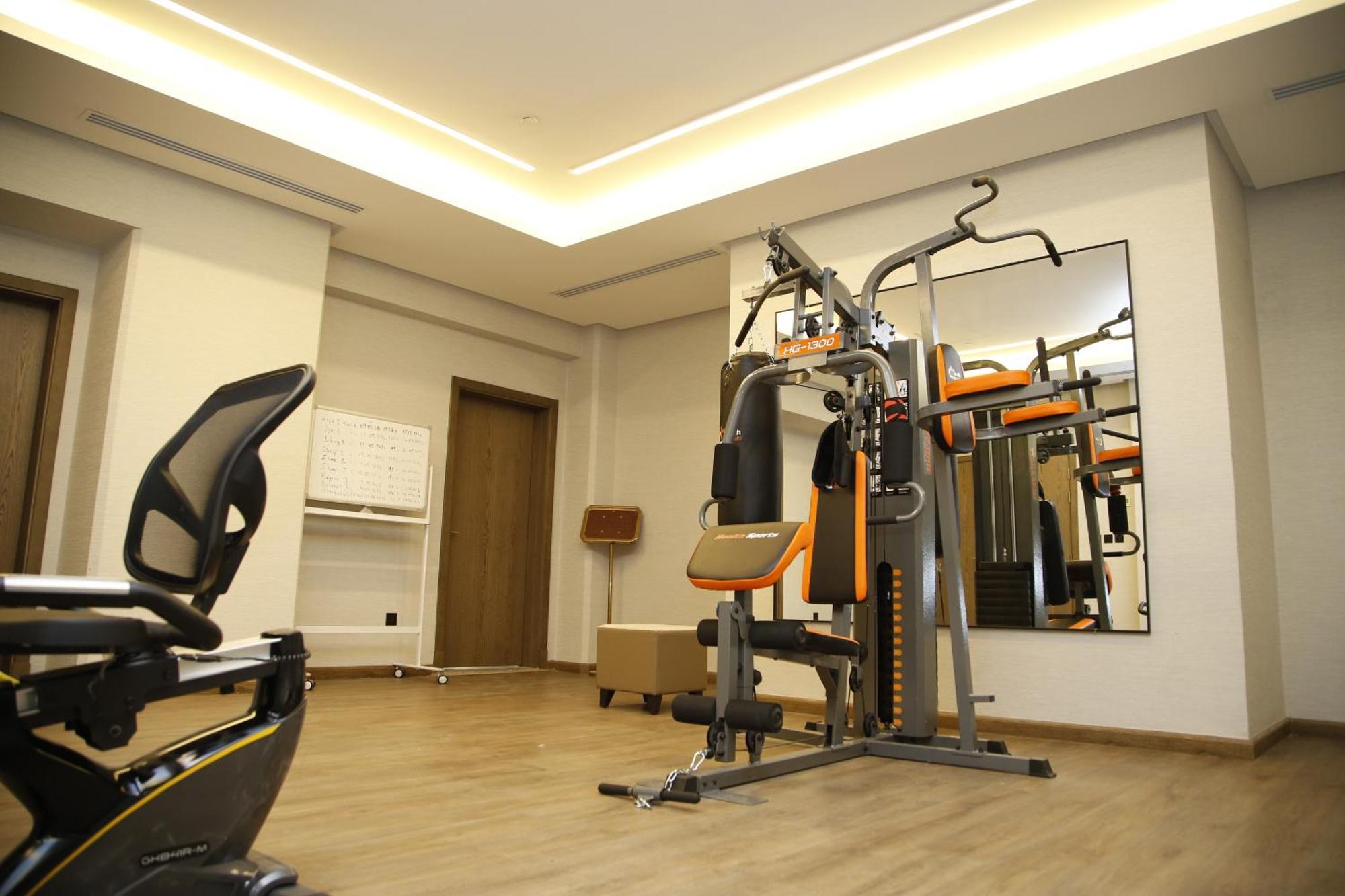 Maden Alrawda Hotel Medina Exterior foto The gym at the hotel