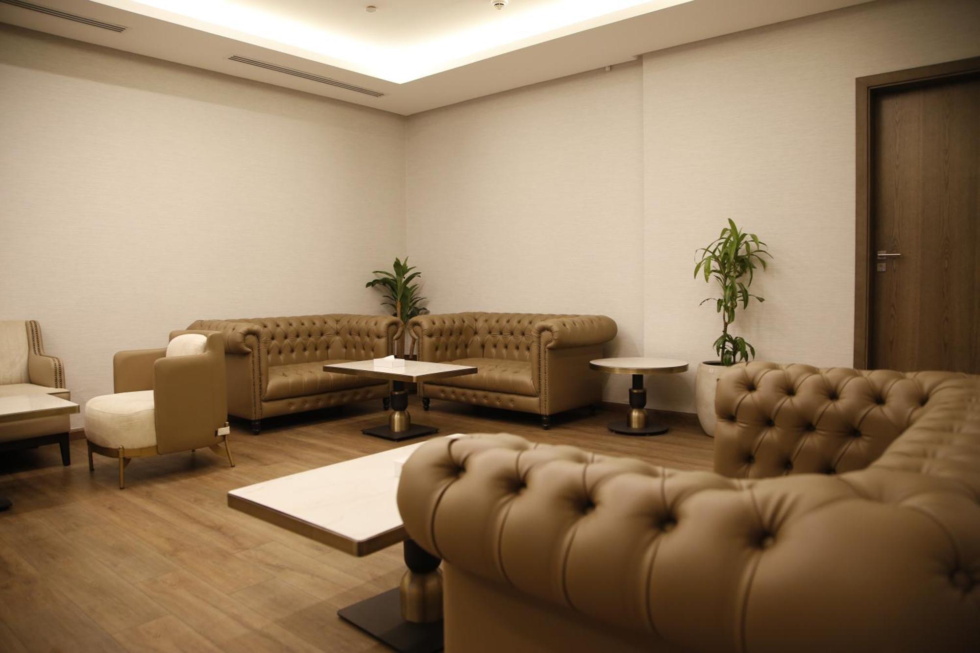 Maden Alrawda Hotel Medina Exterior foto VIP Lounge at Tan Son Nhat International Airport