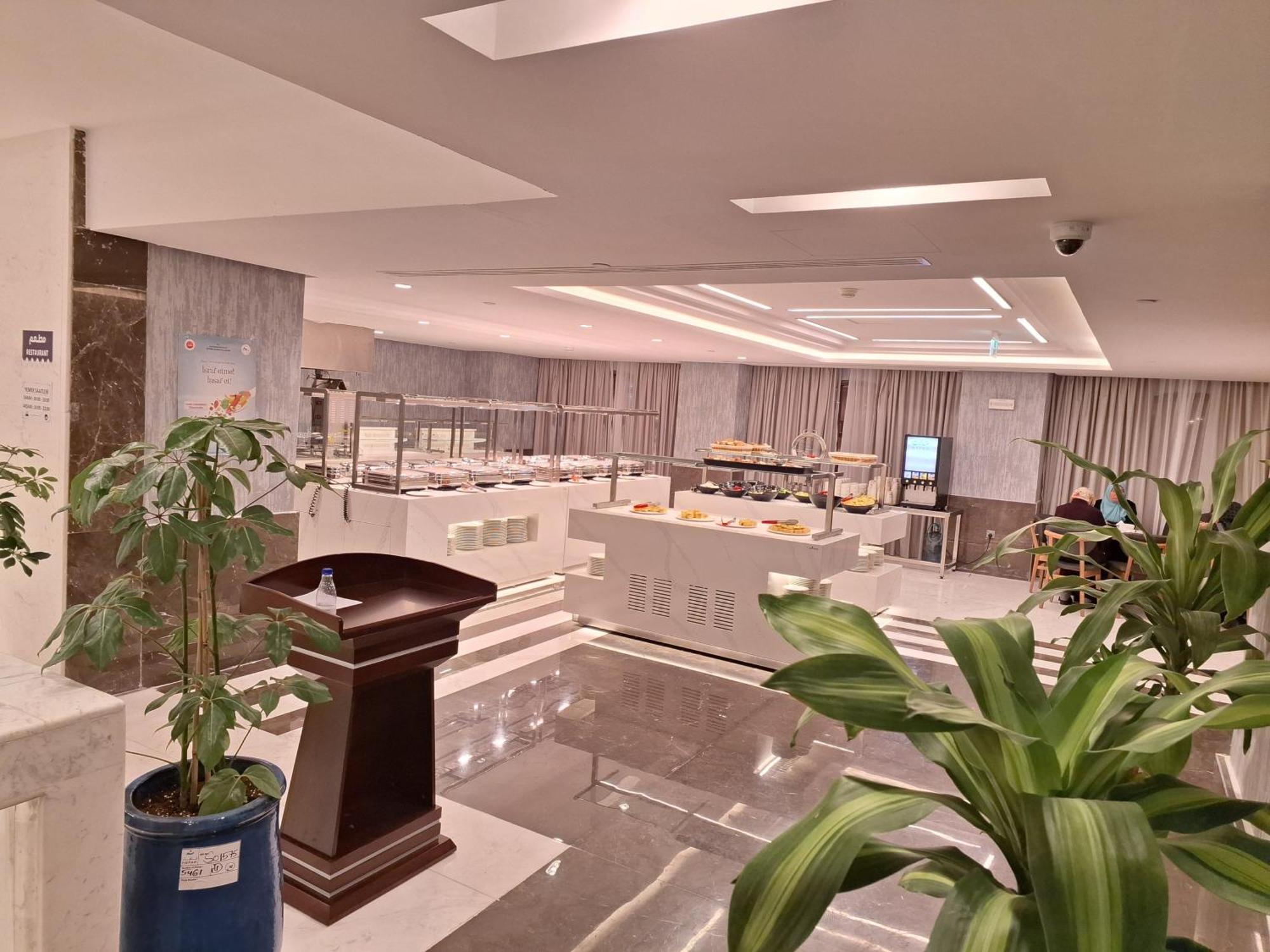 Maden Alrawda Hotel Medina Exterior foto The lounge at the airport